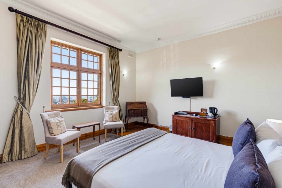 14 Bedroom Property for Sale in Oranjezicht Western Cape